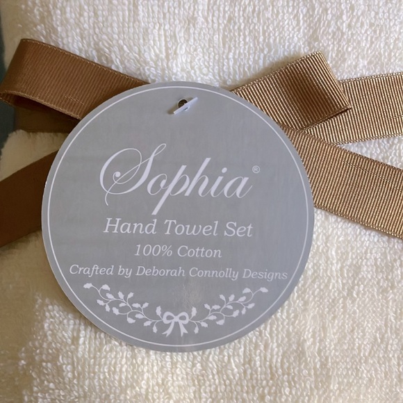 NWT ‼️Beautiful Christmas Embroidered Hand Towels 2 - Pack - Picture 7 of 7